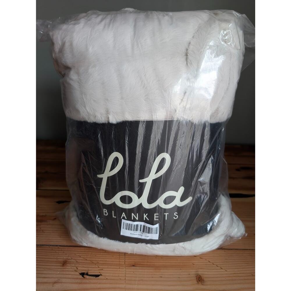 Lola Soft Blanket – Large 60" x 72" Luxury Plush Throw (Antique Ivory)